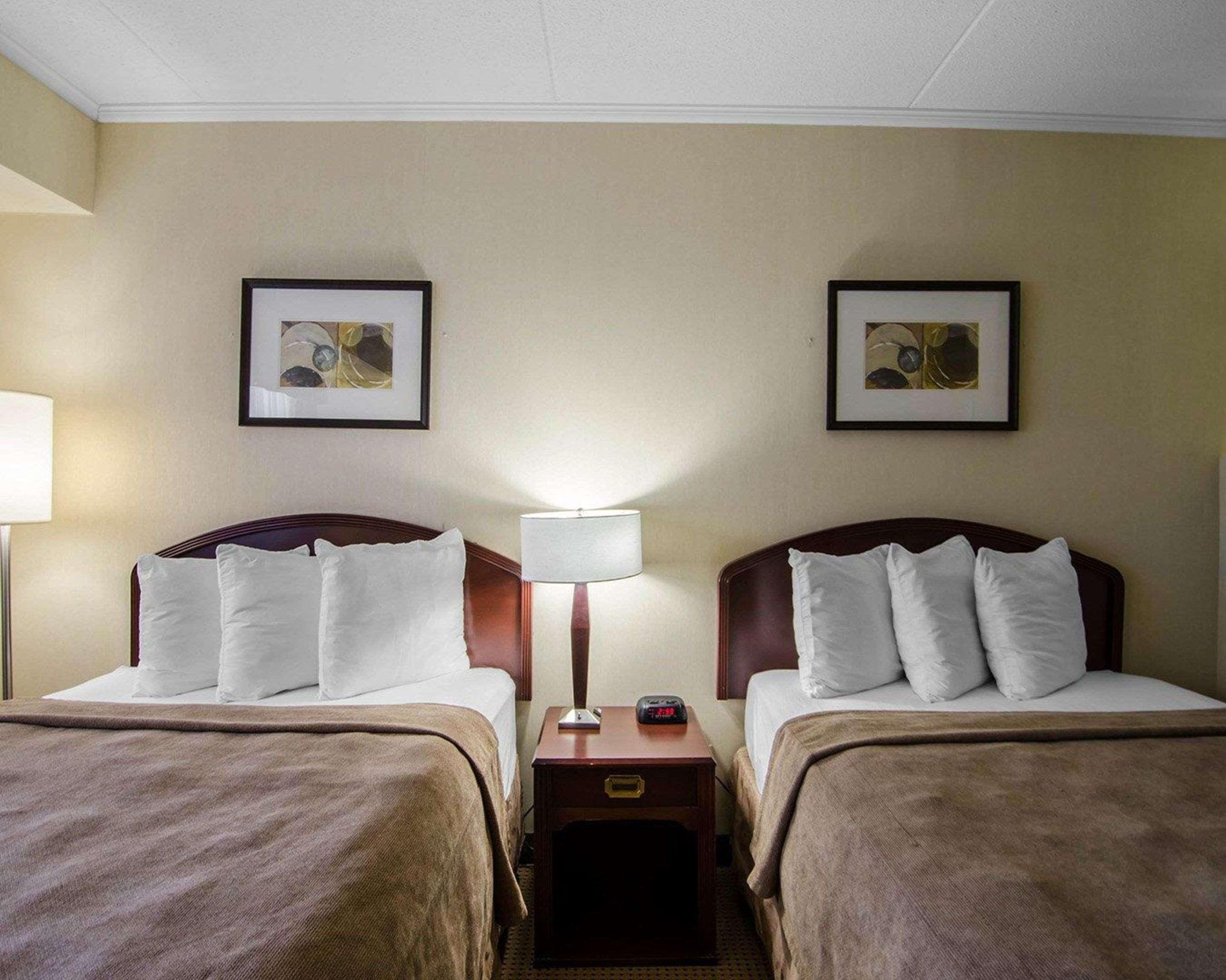 Courtyard By Marriott Regina Downtown Hotel Exterior photo