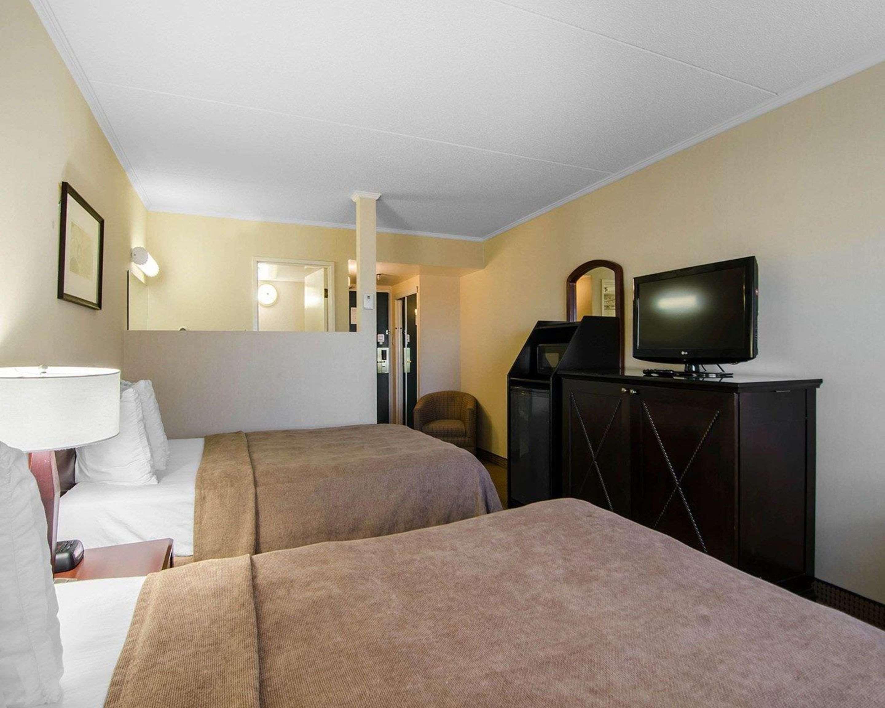 Courtyard By Marriott Regina Downtown Hotel Exterior photo