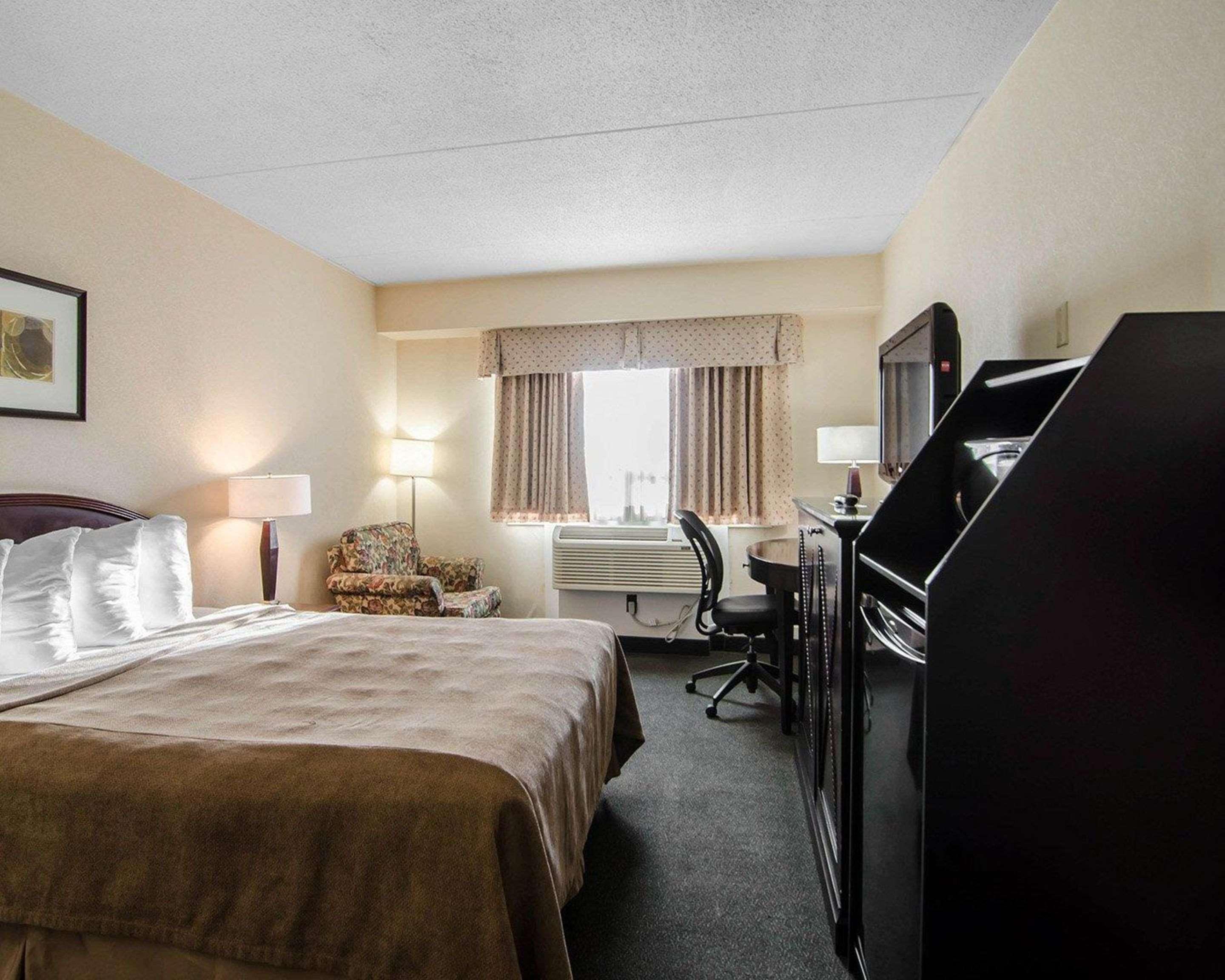 Courtyard By Marriott Regina Downtown Hotel Exterior photo
