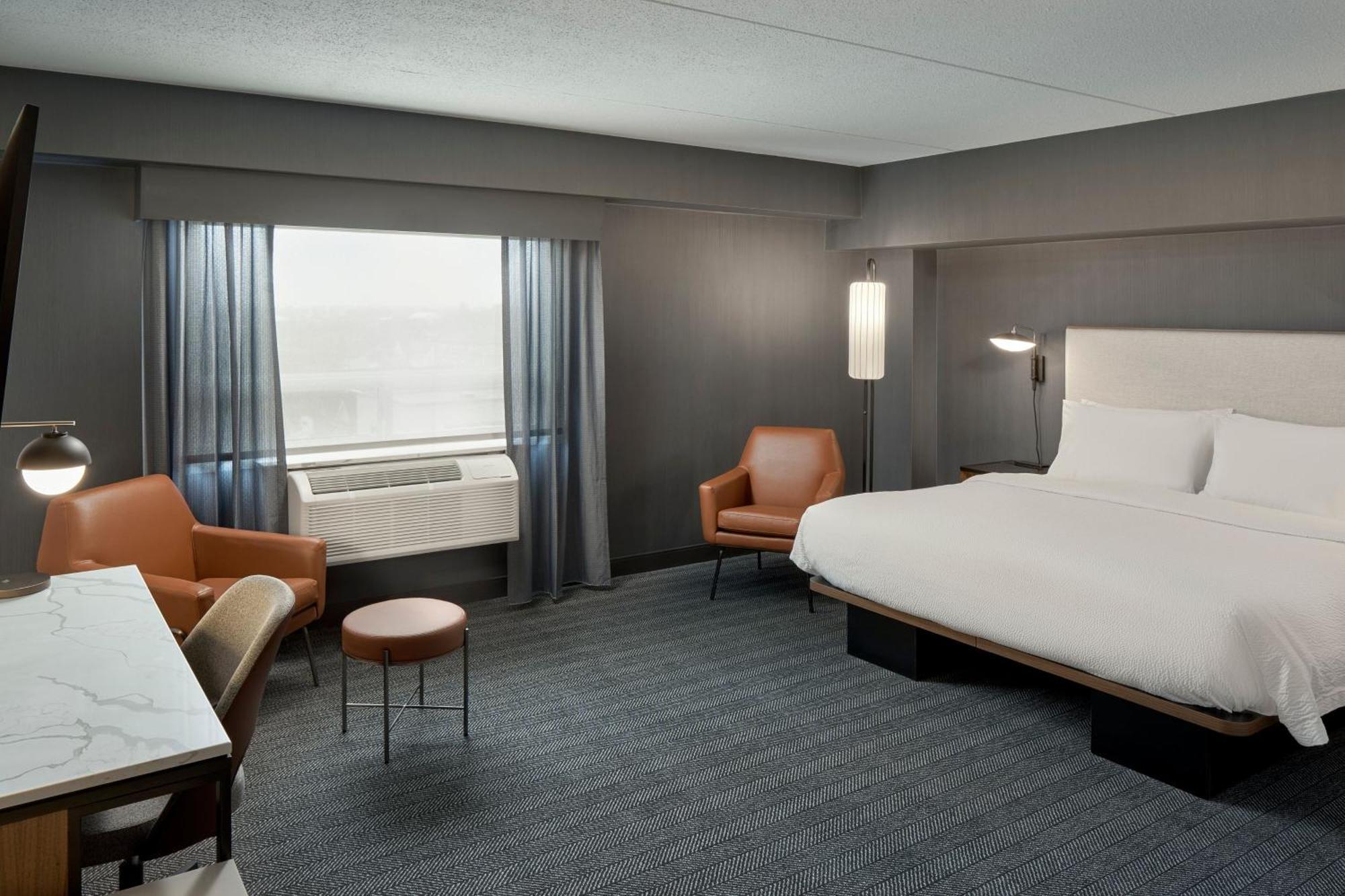 Courtyard By Marriott Regina Downtown Hotel Exterior photo